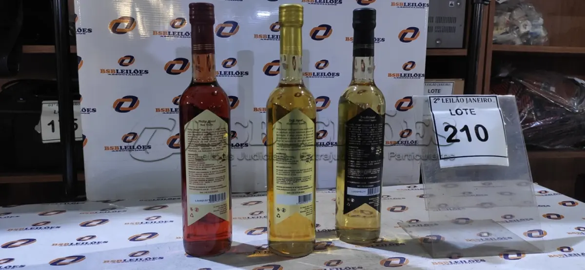 LOTE 210 - 03 GARRAFAS DE HIDROMEL DE 500ML SABORES DIVERSOS MARCA PHILIP MEAD . (NO ESTADO) ATENÇÃO! FAZER A VISITAÇÃO ANTES DE ARREMATAR, NÃO SABEMOS SE FUNCIONA. LEILÃO NÃO TEM GARANTIA E NEM DEVOLUÇÃO, SUJEITO A POSSÍVEIS AVARIAS VISÍVEIS/OCULTAS E/OU AUSÊNCIA DE COMPONENTES.