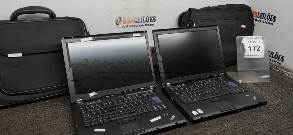 LOTE 172 - 02 NOTEBOOKS MARCA LENOVO SÉRIE THINKPAD COM PASTA. (NO ESTADO) ATENÇÃO! FAZER A VISITAÇÃO ANTES DE ARREMATAR, NÃO SABEMOS SE FUNCIONA. LEILÃO NÃO TEM GARANTIA E NEM DEVOLUÇÃO, SUJEITO A POSSÍVEIS AVARIAS VISÍVEIS/OCULTAS E/OU AUSÊNCIA DE COMPONENTES.