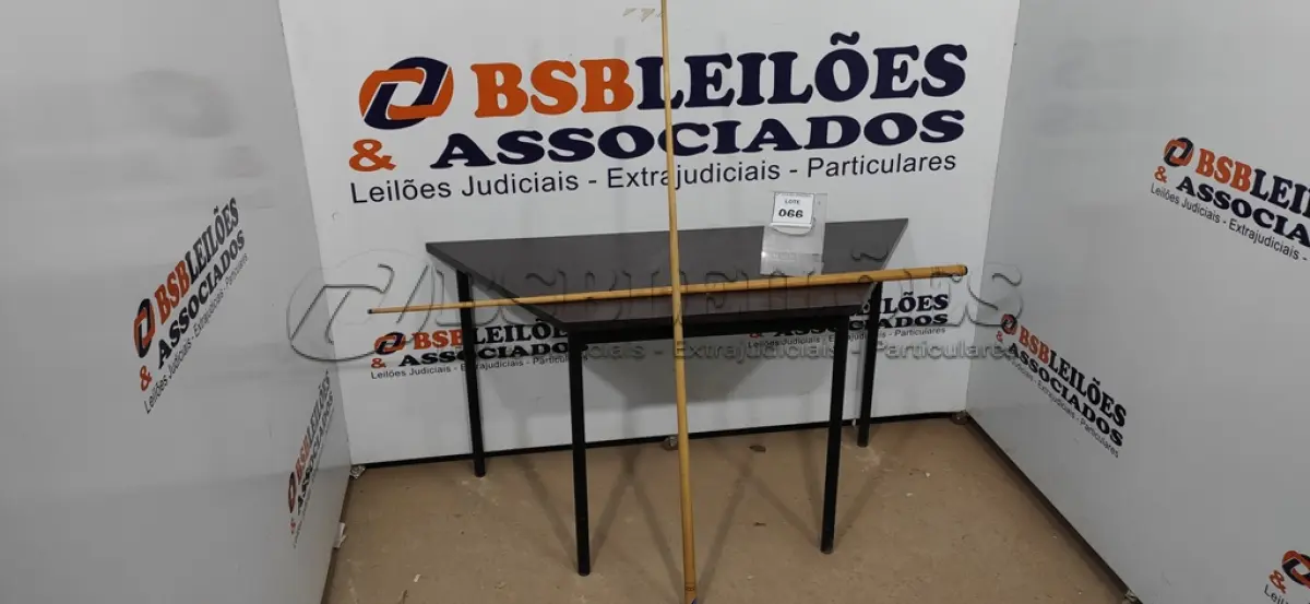 LOTE 066 - 02 TACOS DE SINUCA COM PONTA DE SOLA. (NO ESTADO) ATENÇÃO! FAZER A VISITAÇÃO ANTES DE ARREMATAR, NÃO SABEMOS SE FUNCIONA. LEILÃO NÃO TEM GARANTIA E NEM DEVOLUÇÃO, SUJEITO A POSSÍVEIS AVARIAS VISÍVEIS/OCULTAS E/OU AUSÊNCIA DE COMPONENTES.