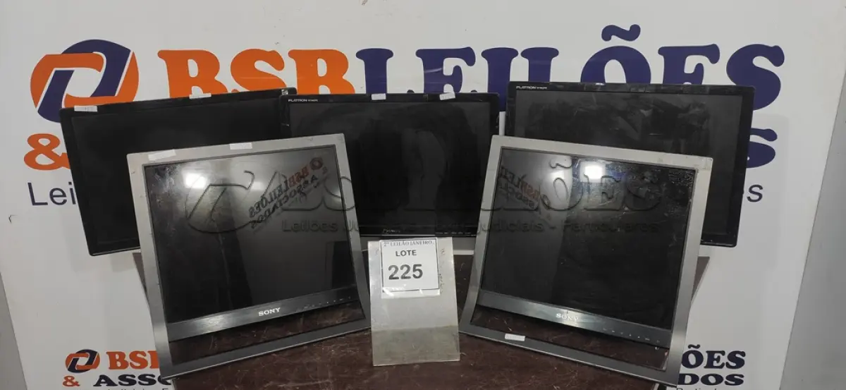 LOTE 225 - 02 MONITORES PROFISSIONAIS MARCA SONY E 03 MONITORES DE MARCAS E MODELOS DIVERSOS. (NO ESTADO) ATENÇÃO! FAZER A VISITAÇÃO ANTES DE ARREMATAR, NÃO SABEMOS SE FUNCIONA. LEILÃO NÃO TEM GARANTIA E NEM DEVOLUÇÃO, SUJEITO A POSSÍVEIS AVARIAS VISÍVEIS/OCULTAS E/OU AUSÊNCIA DE COMPONENTES.