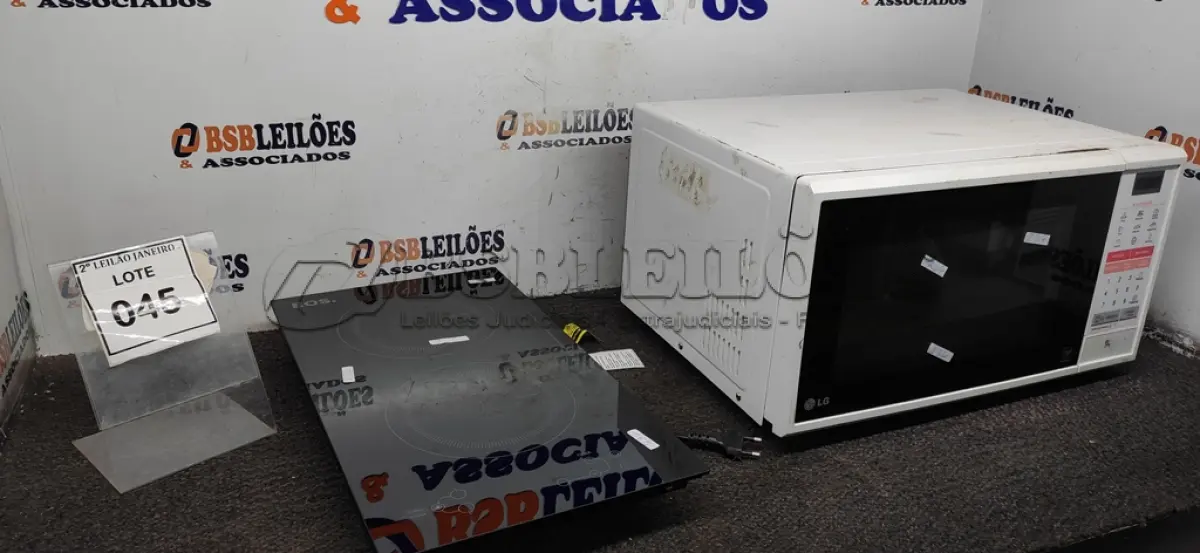 LOTE 045 - 01 FOGÃO POR INDUÇÃO 02 BOCAS E 01 MICRO-ONDAS MARCA LG. (NO ESTADO) ATENÇÃO! FAZER A VISITAÇÃO ANTES DE ARREMATAR, NÃO SABEMOS SE FUNCIONA. LEILÃO NÃO TEM GARANTIA E NEM DEVOLUÇÃO, SUJEITO A POSSÍVEIS AVARIAS VISÍVEIS/OCULTAS E/OU AUSÊNCIA DE COMPONENTES.