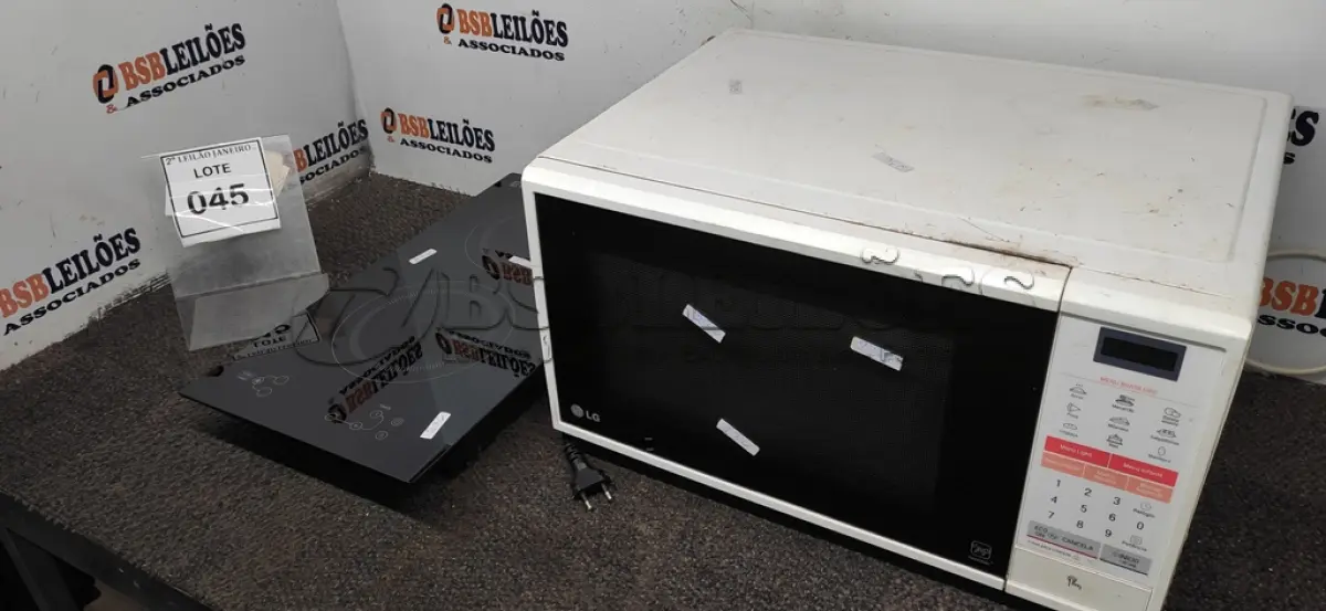 LOTE 045 - 01 FOGÃO POR INDUÇÃO 02 BOCAS E 01 MICRO-ONDAS MARCA LG. (NO ESTADO) ATENÇÃO! FAZER A VISITAÇÃO ANTES DE ARREMATAR, NÃO SABEMOS SE FUNCIONA. LEILÃO NÃO TEM GARANTIA E NEM DEVOLUÇÃO, SUJEITO A POSSÍVEIS AVARIAS VISÍVEIS/OCULTAS E/OU AUSÊNCIA DE COMPONENTES.