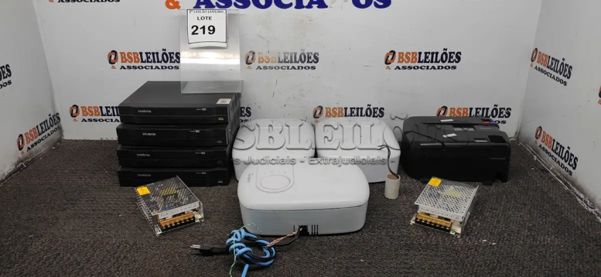 LOTE 219 - 01 RELÓGIO DE PONTO, 04 DVRS PARA RETIRADA DE PEÇAS, 03 CENTRAIS ELÉTRICAS E 02 FONTES CHAVEADAS. (NO ESTADO) ATENÇÃO! FAZER A VISITAÇÃO ANTES DE ARREMATAR, NÃO SABEMOS SE FUNCIONA. LEILÃO NÃO TEM GARANTIA E NEM DEVOLUÇÃO, SUJEITO A POSSÍVEIS AVARIAS VISÍVEIS/OCULTAS E/OU AUSÊNCIA DE COMPONENTES.