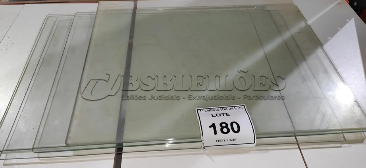 LOTE 180 - 04 VIDROS DIVERSOS.  (NO ESTADO EM QUE SE ENCONTRA. SUJEITO A AVARIAS OCULTAS/VISÍVEIS.)