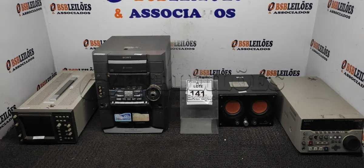 LOTE 141 - 01 MINI SYSTEM MARCA SONY, 01 CAIXA DE SOM MARCA MULTILASER, 01 MONITOR DE FORMA ONDA E VETRORSCÓPIO MARCA LEADER E 01 GRAVADOR DE DISCO DE VÍDEO DVCAM MODELO DSR-DR1000A MARCA SONY. (NO ESTADO) ATENÇÃO! FAZER A VISITAÇÃO ANTES DE ARREMATAR, NÃO SABEMOS SE FUNCIONA. LEILÃO NÃO TEM GARANTIA E NEM DEVOLUÇÃO, SUJEITO A POSSÍVEIS AVARIAS VISÍVEIS/OCULTAS E/OU AUSÊNCIA DE COMPONENTES.