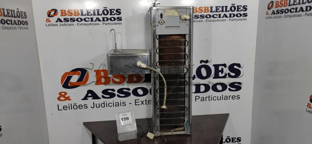 LOTE 159 - 01 BEBEDOURO CONJUGADO EM INOX. (NO ESTADO) ATENÇÃO! FAZER A VISITAÇÃO ANTES DE ARREMATAR, NÃO SABEMOS SE FUNCIONA, LEILÃO NÃO TEM GARANTIA E NEM DEVOLUÇÃO, SUJEITO A POSSÍVEIS AVARIAS VISÍVEIS/OCULTAS E/OU AUSÊNCIA DE COMPONENTES.