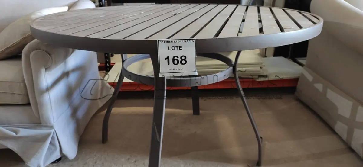 LOTE 168 - 01 MESA DE JANTAR. (NO ESTADO EM QUE SE ENCONTRA. SUJEITO A AVARIAS OCULTAS/VISÍVEIS.) BH1636L