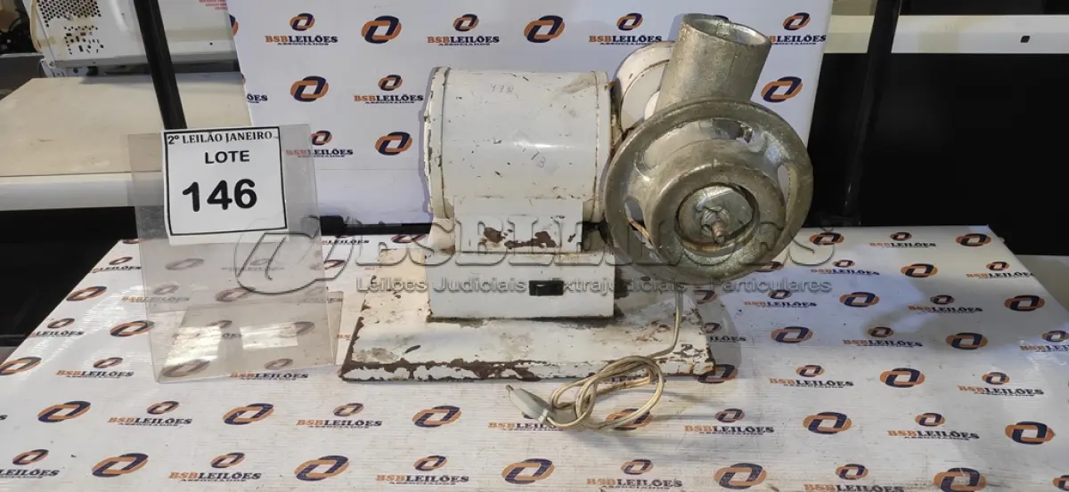 LOTE 146 - 01 MOEDOR DE CARNE ELÉTRICO. (NO ESTADO) ATENÇÃO! FAZER A VISITAÇÃO ANTES DE ARREMATAR, NÃO SABEMOS SE FUNCIONA. LEILÃO NÃO TEM GARANTIA E NEM DEVOLUÇÃO, SUJEITO A POSSÍVEIS AVARIAS VISÍVEIS/OCULTAS E/OU AUSÊNCIA DE COMPONENTES.