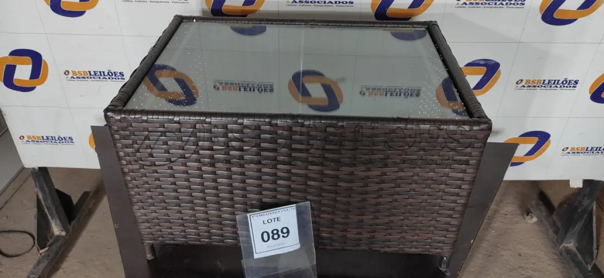 LOTE 089 - 01 MESA DE JARDIM. (NO ESTADO EM QUE SE ENCONTRA. SUJEITO A AVARIAS OCULTAS/VISÍVEIS.) BH1590U