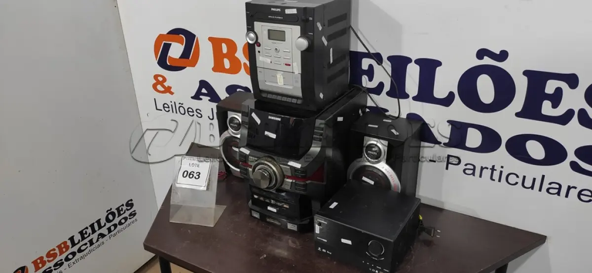 LOTE 063 - 03 MINI SYSTEMS DE MARCAS E MODELOS DIVERSOS  E 02 CAIXAS. (NO ESTADO) ATENÇÃO! FAZER A VISITAÇÃO ANTES DE ARREMATAR, NÃO SABEMOS SE FUNCIONA. LEILÃO NÃO TEM GARANTIA E NEM DEVOLUÇÃO, SUJEITO A POSSÍVEIS AVARIAS VISÍVEIS/OCULTAS E/OU AUSÊNCIA DE COMPONENTES.