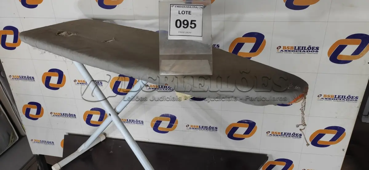 LOTE 095 - 01 TÁBUA DE PASSAR ROUPAS. (NO ESTADO EM QUE SE ENCONTRA. SUJEITO A AVARIAS OCULTAS/VISÍVEIS.)