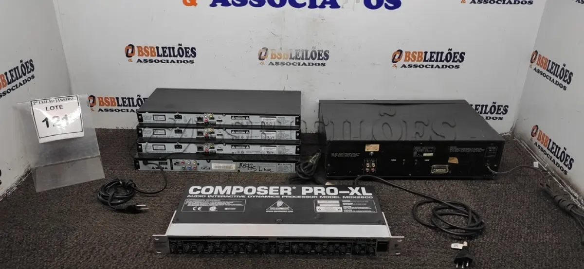 LOTE 121 - 03 APARELHOS BLU-RAY MARCA PANASONIC, 01 APARELHO DE DVD MARCA LG, 01 COMPRESSOR DE ÁUDIO PRO XL E 01 GRAVADOR DE FITA CASSETE. (NO ESTADO) ATENÇÃO! FAZER A VISITAÇÃO ANTES DE ARREMATAR, NÃO SABEMOS SE FUNCIONA. LEILÃO NÃO TEM GARANTIA E NEM DEVOLUÇÃO, SUJEITO A POSSÍVEIS AVARIAS VISÍVEIS/OCULTAS E/OU AUSÊNCIA DE COMPONENTES.