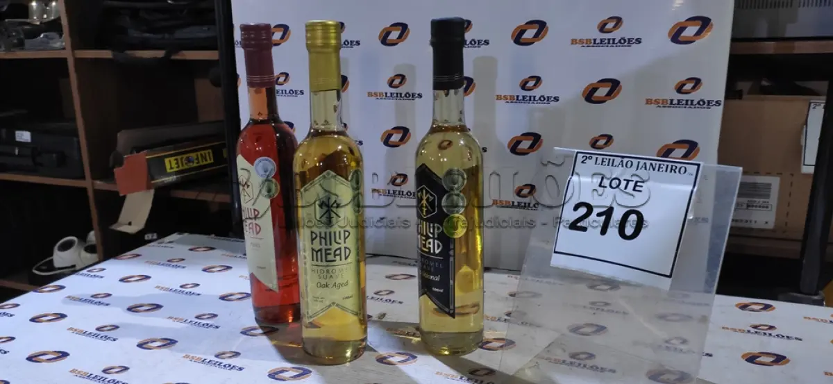 LOTE 210 - 03 GARRAFAS DE HIDROMEL DE 500ML SABORES DIVERSOS MARCA PHILIP MEAD . (NO ESTADO) ATENÇÃO! FAZER A VISITAÇÃO ANTES DE ARREMATAR, NÃO SABEMOS SE FUNCIONA. LEILÃO NÃO TEM GARANTIA E NEM DEVOLUÇÃO, SUJEITO A POSSÍVEIS AVARIAS VISÍVEIS/OCULTAS E/OU AUSÊNCIA DE COMPONENTES.