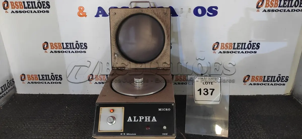 LOTE 137 - 01 MÁQUINA CENTRÍFUGA LABORATORIAL MARCA ALPHA. (NO ESTADO) ATENÇÃO! FAZER A VISITAÇÃO ANTES DE ARREMATAR, NÃO SABEMOS SE FUNCIONA. LEILÃO NÃO TEM GARANTIA E NEM DEVOLUÇÃO, SUJEITO A POSSÍVEIS AVARIAS VISÍVEIS/OCULTAS E/OU AUSÊNCIA DE COMPONENTES.