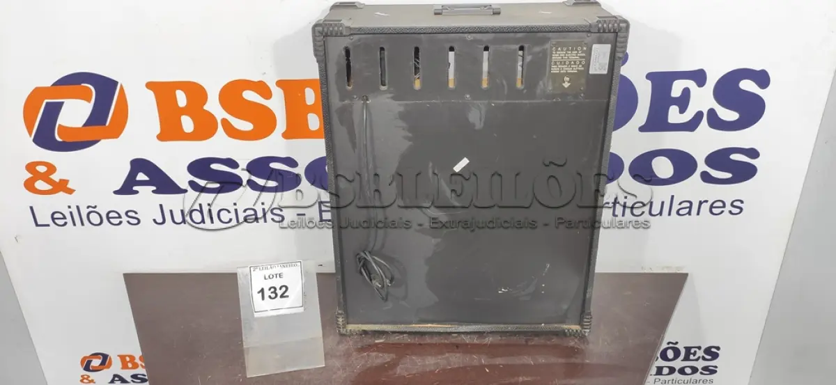LOTE 132 - 01 CAIXA DE SOM AMPLIFICADORA MARCA CICLOTRON. (NO ESTADO) ATENÇÃO! FAZER A VISITAÇÃO ANTES DE ARREMATAR, NÃO SABEMOS SE FUNCIONA. LEILÃO NÃO TEM GARANTIA E NEM DEVOLUÇÃO, SUJEITO A POSSÍVEIS AVARIAS VISÍVEIS/OCULTAS E/OU AUSÊNCIA DE COMPONENTES.