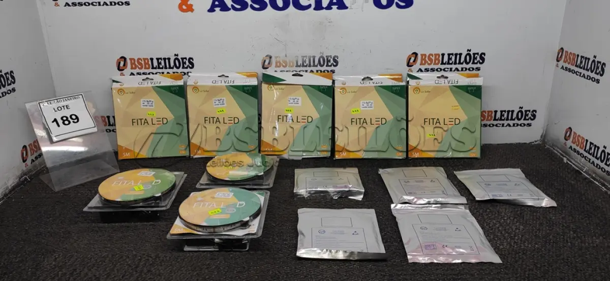 LOTE 189 - 08 FITAS LED DE 5M CADA. (NO ESTADO) ATENÇÃO! FAZER A VISITAÇÃO ANTES DE ARREMATAR, NÃO SABEMOS SE FUNCIONA. LEILÃO NÃO TEM GARANTIA E NEM DEVOLUÇÃO, SUJEITO A POSSÍVEIS AVARIAS VISÍVEIS/OCULTAS E/OU AUSÊNCIA DE COMPONENTES.