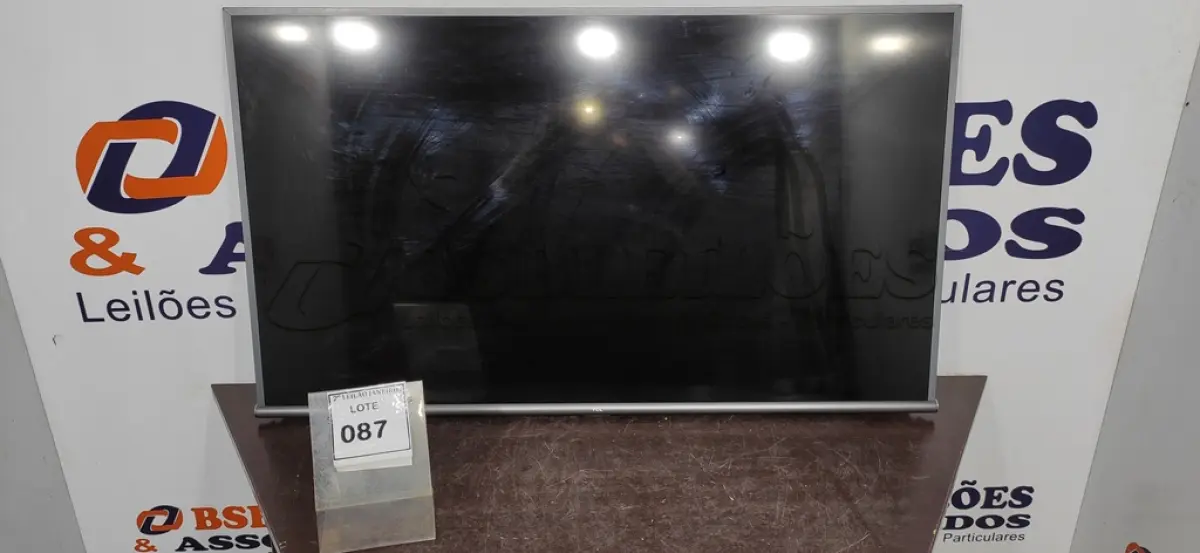 LOTE 087 - 01 TV LCD 50’’ MARCA SEMP TCL. (NO ESTADO) ATENÇÃO! FAZER A VISITAÇÃO ANTES DE ARREMATAR, NÃO SABEMOS SE FUNCIONA. LEILÃO NÃO TEM GARANTIA E NEM DEVOLUÇÃO, SUJEITO A POSSÍVEIS AVARIAS VISÍVEIS/OCULTAS E/OU AUSÊNCIA DE COMPONENTES.