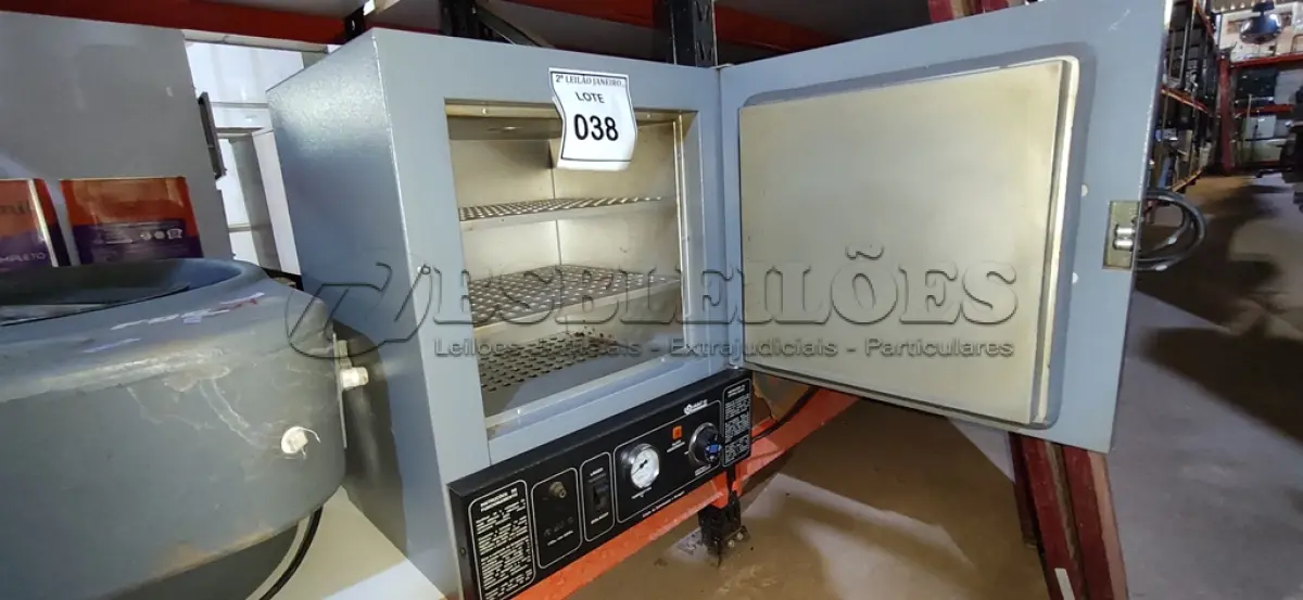 LOTE 038 - 01 ESTUFA DE ESTERELIZAÇÃO. (NO ESTADO) ATENÇÃO! FAZER A VISITAÇÃO ANTES DE ARREMATAR, NÃO SABEMOS SE FUNCIONA. LEILÃO NÃO TEM GARANTIA E NEM DEVOLUÇÃO, SUJEITO A POSSÍVEIS AVARIAS VISÍVEIS/OCULTAS E/OU AUSÊNCIA DE COMPONENTES.