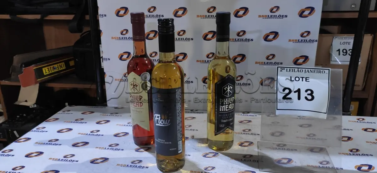 LOTE 213 - 03 GARRAFAS DE HIDROMEL DE 500ML SABORES DIVERSOS MARCA PHILIP MEAD . (NO ESTADO) ATENÇÃO! FAZER A VISITAÇÃO ANTES DE ARREMATAR, NÃO SABEMOS SE FUNCIONA. LEILÃO NÃO TEM GARANTIA E NEM DEVOLUÇÃO, SUJEITO A POSSÍVEIS AVARIAS VISÍVEIS/OCULTAS E/OU AUSÊNCIA DE COMPONENTES.