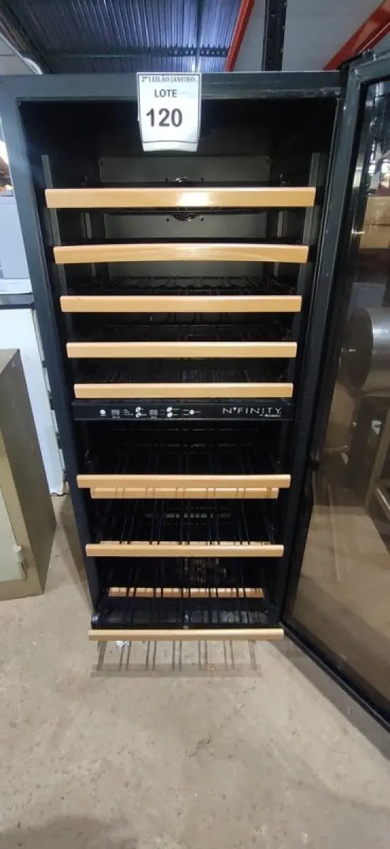 LOTE 120 - 01 ADEGA CLIMATIZADA PARA VINHOS 110V MARCA N’FINITY. (NO ESTADO) ATENÇÃO! FAZER A VISITAÇÃO ANTES DE ARREMATAR, NÃO SABEMOS SE FUNCIONA. LEILÃO NÃO TEM GARANTIA E NEM DEVOLUÇÃO, SUJEITO A POSSÍVEIS AVARIAS VISÍVEIS/OCULTAS E/OU AUSÊNCIA DE COMPONENTES.
