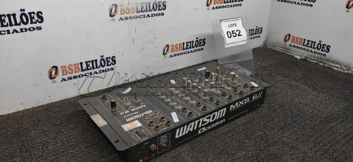 LOTE 052 - 01 MESA DE MIXAGEM DE SOM MODELO WATTSON MXS 6 II MARCA CICLOTRON. (NO ESTADO) ATENÇÃO! FAZER A VISITAÇÃO ANTES DE ARREMATAR, NÃO SABEMOS SE FUNCIONA. LEILÃO NÃO TEM GARANTIA E NEM DEVOLUÇÃO, SUJEITO A POSSÍVEIS AVARIAS VISÍVEIS/OCULTAS E/OU AUSÊNCIA DE COMPONENTES.