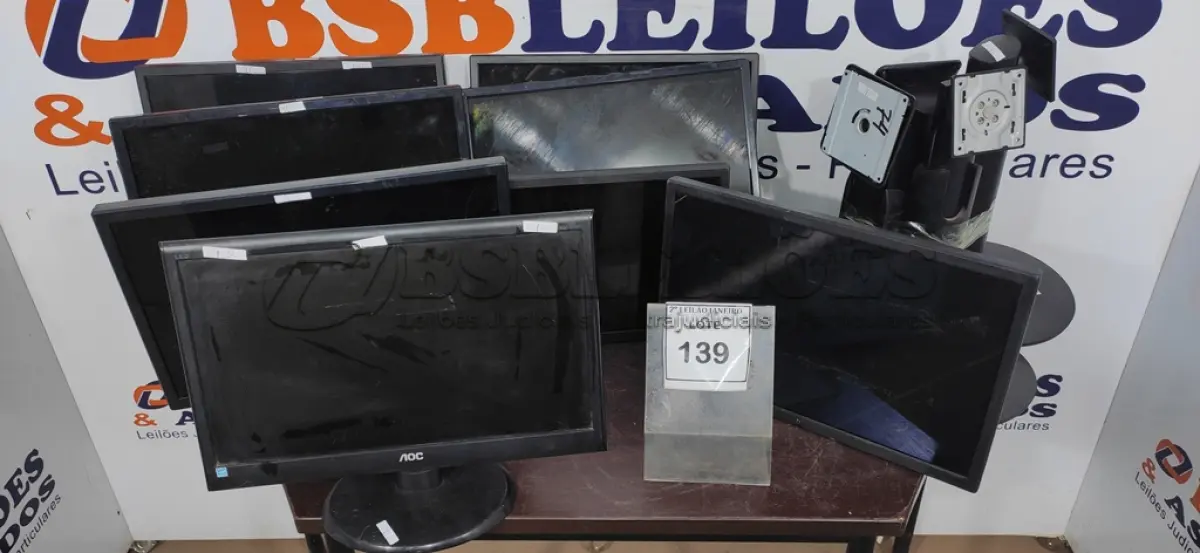 LOTE 139 - 01 LOTE COM VÁRIOS MONITORES E SUPORTES PARA MONITORES. (NO ESTADO) ATENÇÃO! FAZER A VISITAÇÃO ANTES DE ARREMATAR, NÃO SABEMOS SE FUNCIONA. LEILÃO NÃO TEM GARANTIA E NEM DEVOLUÇÃO, SUJEITO A POSSÍVEIS AVARIAS VISÍVEIS/OCULTAS E/OU AUSÊNCIA DE COMPONENTES.