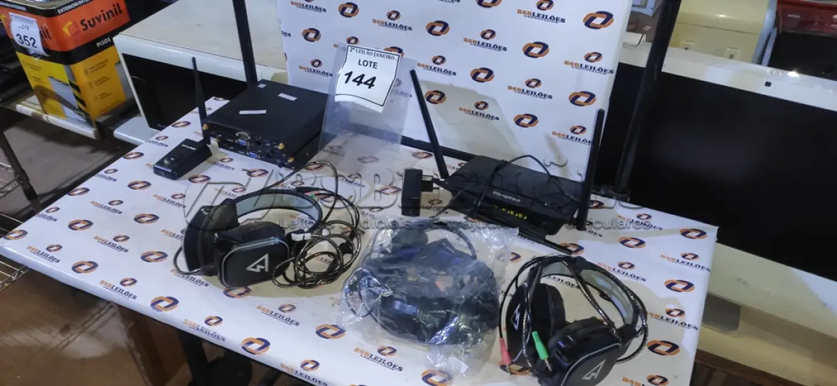LOTE 144 - 03 HEADPHONES, 02 MINIS PC MARCA POSITIVO E 01 ROTEADOR MARCA INTELBRAS . (NO ESTADO) ATENÇÃO! FAZER A VISITAÇÃO ANTES DE ARREMATAR, NÃO SABEMOS SE FUNCIONA. LEILÃO NÃO TEM GARANTIA E NEM DEVOLUÇÃO, SUJEITO A POSSÍVEIS AVARIAS VISÍVEIS/OCULTAS E/OU AUSÊNCIA DE COMPONENTES.