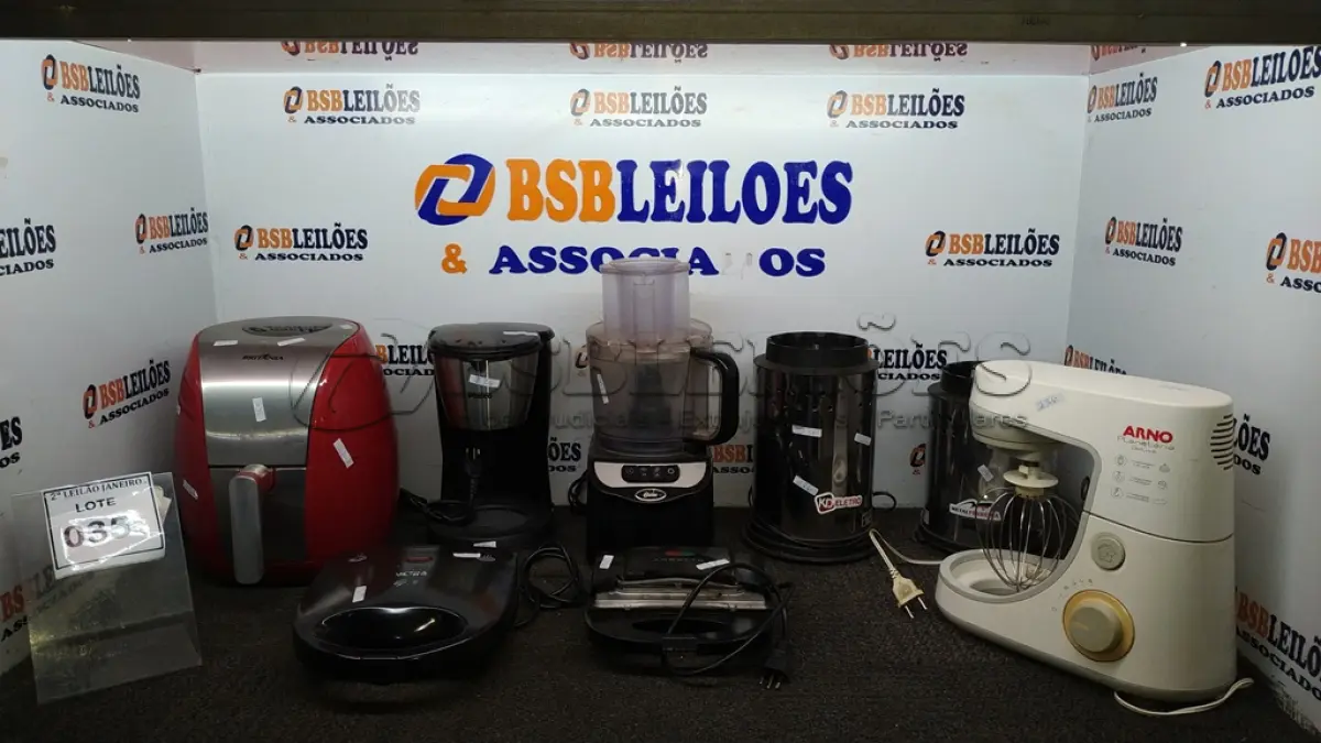 LOTE 035 - 01 AIR FRYER MARCA BRITÂNIA, 01 BATEDEIRA MARCA ARNO (INCOMPLETA), 01 CAFETEIRA MARCA PHILCO, 02 SANDUICHEIRAS, 01 PROCESADOR DE ALIMENTOS MARCA OSTER E 02 BASES DE LIQUIDIFICADOR INDUSTRIAL. (NO ESTADO) ATENÇÃO! FAZER A VISITAÇÃO ANTES DE ARREMATAR, NÃO SABEMOS SE FUNCIONA. LEILÃO NÃO TEM GARANTIA E NEM DEVOLUÇÃO, SUJEITO A POSSÍVEIS AVARIAS VISÍVEIS/OCULTAS E/OU AUSÊNCIA DE COMPONENTES.