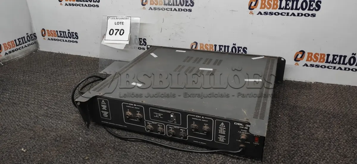 LOTE 070 - 01 AMPLIFICADOR DE SOM PROFISSIONAL MODELO DBL 360 MARCA CICLOTRON. (NO ESTADO) ATENÇÃO! FAZER A VISITAÇÃO ANTES DE ARREMATAR, NÃO SABEMOS SE FUNCIONA. LEILÃO NÃO TEM GARANTIA E NEM DEVOLUÇÃO, SUJEITO A POSSÍVEIS AVARIAS VISÍVEIS/OCULTAS E/OU AUSÊNCIA DE COMPONENTES.