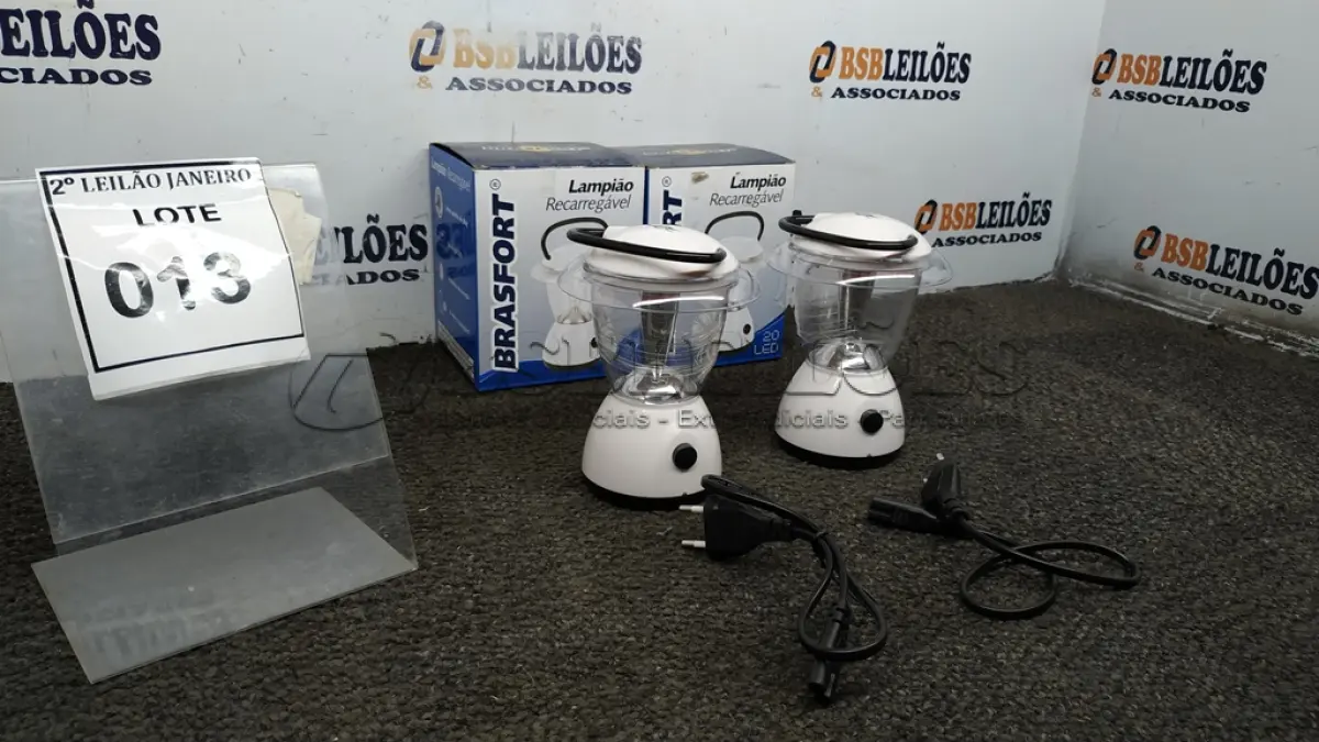 LOTE 013 - 02 LAMPIÕES RECARREGÁVEIS. (NO ESTADO) ATENÇÃO! FAZER A VISITAÇÃO ANTES DE ARREMATAR, NÃO SABEMOS SE FUNCIONA. LEILÃO NÃO TEM GARANTIA E NEM DEVOLUÇÃO, SUJEITO A POSSÍVEIS AVARIAS VISÍVEIS/OCULTAS E/OU AUSÊNCIA DE COMPONENTES.