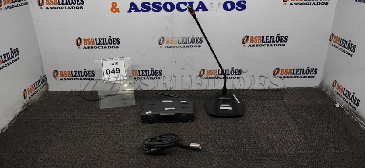 LOTE 049 - 01 RECEPTOR DE MICROFONE SEM FIO E 01 MICROFONE DE MESA MARCA KARSECT. (NO ESTADO) ATENÇÃO! FAZER A VISITAÇÃO ANTES DE ARREMATAR, NÃO SABEMOS SE FUNCIONA. LEILÃO NÃO TEM GARANTIA E NEM DEVOLUÇÃO, SUJEITO A POSSÍVEIS AVARIAS VISÍVEIS/OCULTAS E/OU AUSÊNCIA DE COMPONENTES.