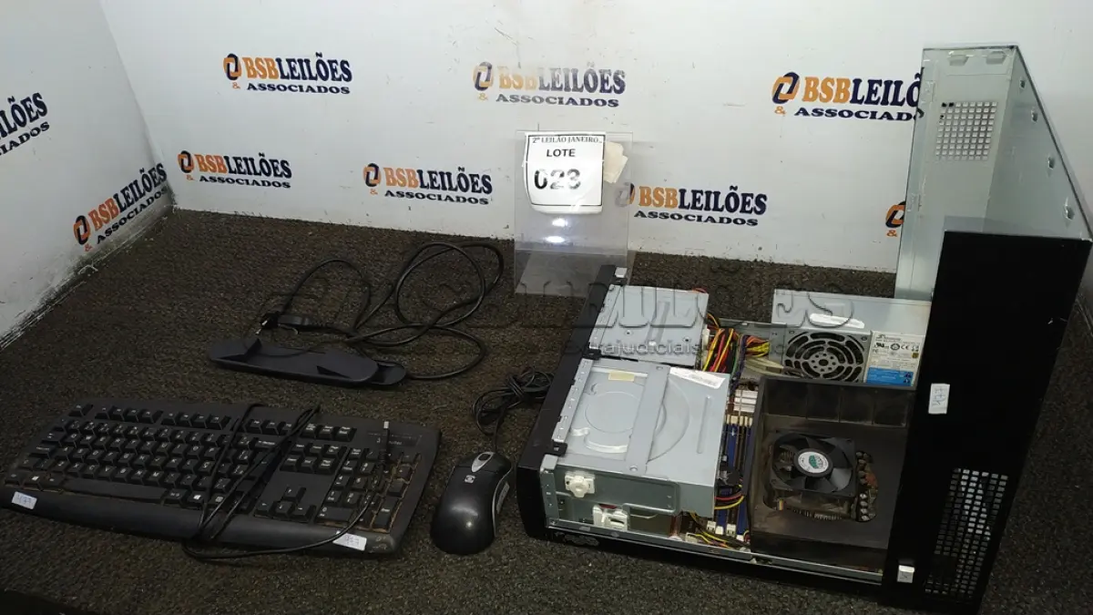 LOTE 023 - 01 CPU INFORWAY 4GB HD 500, 01 MOUSE, 01 TECLADO , 01 BASE DE CPU, 01 CABO DE FORÇA. (NO ESTADO) ATENÇÃO! FAZER A VISITAÇÃO ANTES DE ARREMATAR, NÃO SABEMOS SE FUNCIONA. LEILÃO NÃO TEM GARANTIA E NEM DEVOLUÇÃO, SUJEITO A POSSÍVEIS AVARIAS VISÍVEIS/OCULTAS E/OU AUSÊNCIA DE COMPONENTES.