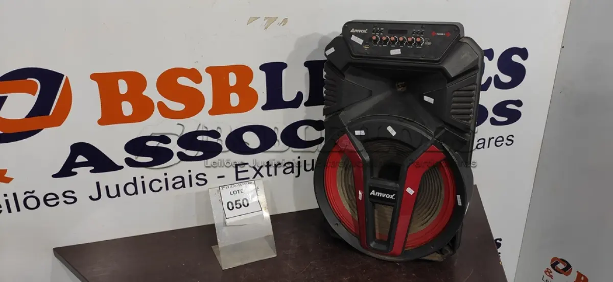 LOTE 050 - 01 CAIXA DE SOM AMPLIFICADA MARCA AMVOX. (NO ESTADO) ATENÇÃO! FAZER A VISITAÇÃO ANTES DE ARREMATAR, NÃO SABEMOS SE FUNCIONA. LEILÃO NÃO TEM GARANTIA E NEM DEVOLUÇÃO, SUJEITO A POSSÍVEIS AVARIAS VISÍVEIS/OCULTAS E/OU AUSÊNCIA DE COMPONENTES.