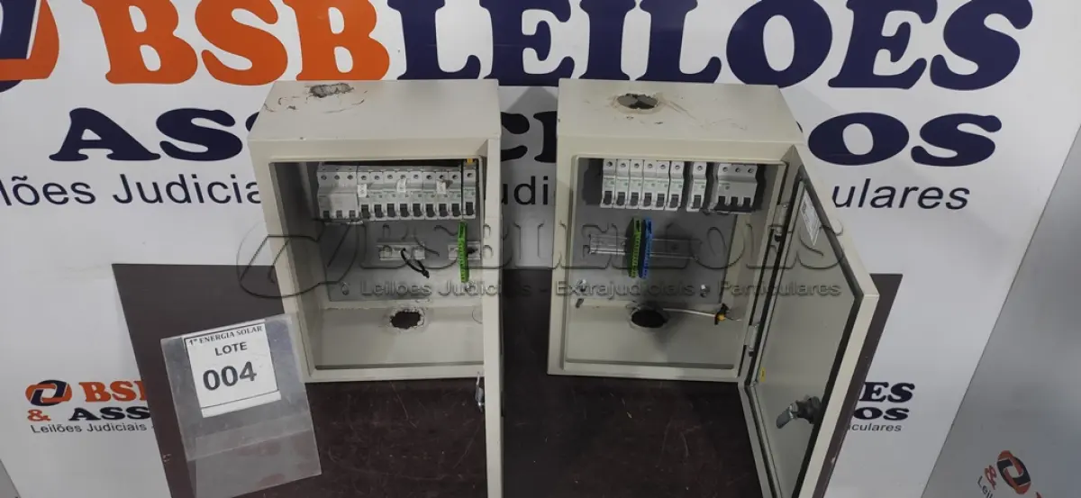 LOTE 004 - 02 CAIXAS ELÉTRICAS. (NO ESTADO) ATENÇÃO! FAZER A VISITAÇÃO ANTES DE ARREMATAR, NÃO SABEMOS SE FUNCIONA, LEILÃO NÃO TEM GARANTIA E NEM DEVOLUÇÃO, SUJEITO A POSSÍVEIS AVARIAS VISÍVEIS/OCULTAS E/OU AUSÊNCIA DE COMPONENTES.