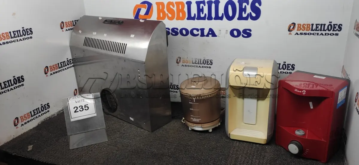 LOTE 235 - 01 SUGAR, 02 PURIFICADORES DE ÁGUA E 01 ESPREMEDOR DE FRUTAS. (NO ESTADO) ATENÇÃO! FAZER A VISITAÇÃO ANTES DE ARREMATAR, NÃO SABEMOS SE FUNCIONA, LEILÃO NÃO TEM GARANTIA E NEM DEVOLUÇÃO, SUJEITO A POSSÍVEIS AVARIAS VISÍVEIS/OCULTAS E/OU AUSÊNCIA DE COMPONENTES.