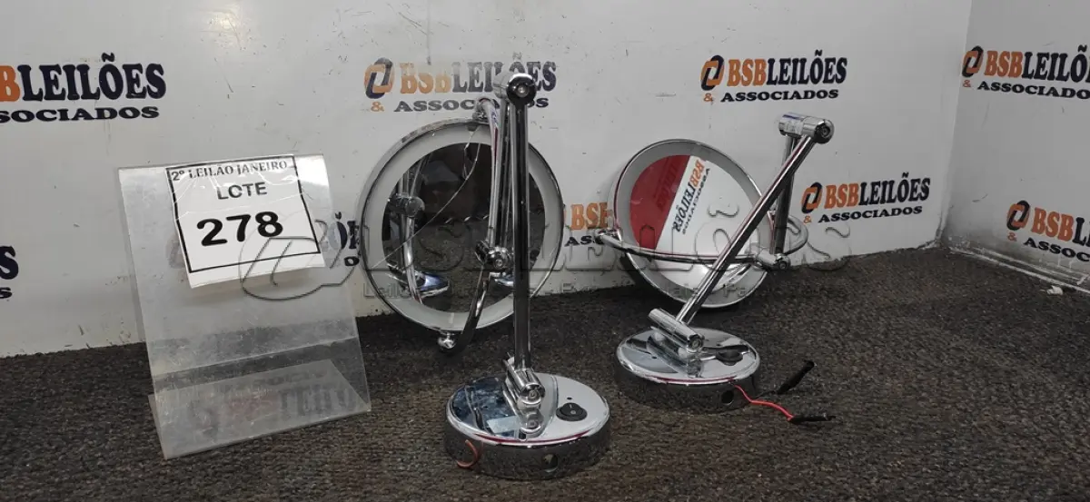 LOTE 278 - 02 ESPELHOS DE AUMENTO CROMADO COM LUZ LED. (NO ESTADO) ATENÇÃO! FAZER A VISITAÇÃO ANTES DE ARREMATAR, NÃO SABEMOS SE FUNCIONA. LEILÃO NÃO TEM GARANTIA E NEM DEVOLUÇÃO, SUJEITO A POSSÍVEIS AVARIAS VISÍVEIS/OCULTAS E/OU AUSÊNCIA DE COMPONENTES.