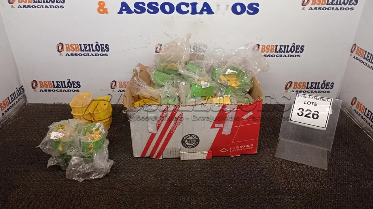 LOTE 326 - 01 LOTE COM GRANDE QUANTIDADE DE CAIXAS DE LUZ 4X2. (NO ESTADO) ATENÇÃO! FAZER A VISITAÇÃO ANTES DE ARREMATAR, NÃO SABEMOS SE FUNCIONA. LEILÃO NÃO TEM GARANTIA E NEM DEVOLUÇÃO, SUJEITO A POSSÍVEIS AVARIAS VISÍVEIS/OCULTAS E/OU AUSÊNCIA DE COMPONENTES.