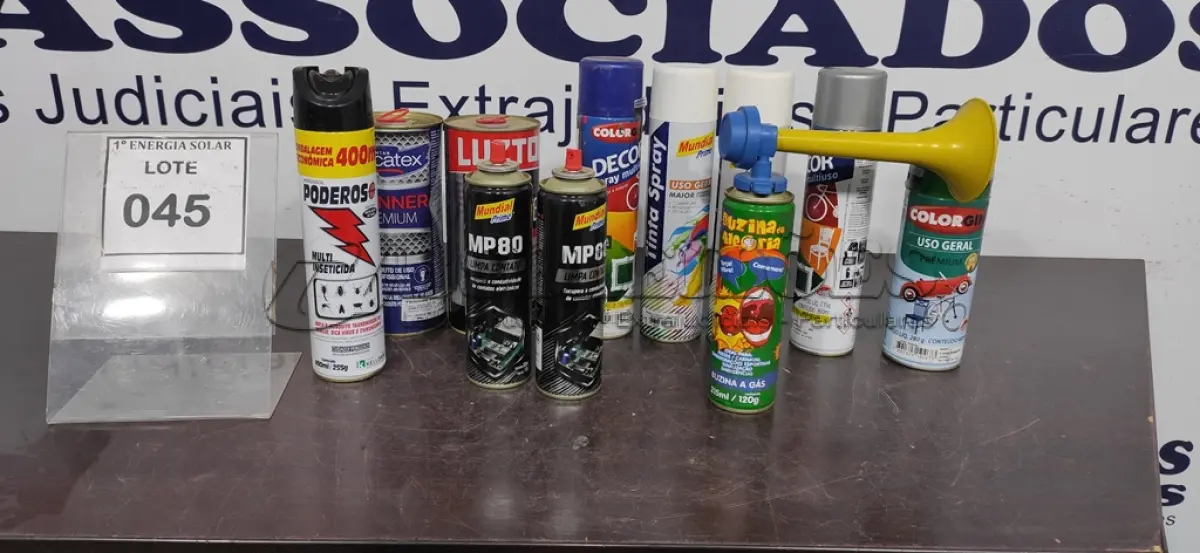 LOTE 045 - 01 LOTE COM LATAS DE SOLVENTES, TINTAS EM SPRAY E LIMPA CONTATO. (NO ESTADO) ATENÇÃO! FAZER A VISITAÇÃO ANTES DE ARREMATAR, NÃO SABEMOS SE FUNCIONA, LEILÃO NÃO TEM GARANTIA E NEM DEVOLUÇÃO, SUJEITO A POSSÍVEIS AVARIAS VISÍVEIS/OCULTAS E/OU AUSÊNCIA DE COMPONENTES.