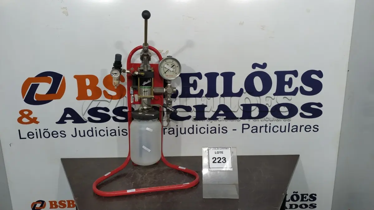 LOTE 223 - 01 EQUIPAMENTO DE PINTURA POR PULVERIZAÇÃO OPERADO MANUALMENTE MARCA FLUTROL HASKEL. (NO ESTADO) ATENÇÃO! FAZER A VISITAÇÃO ANTES DE ARREMATAR, NÃO SABEMOS SE FUNCIONA. LEILÃO NÃO TEM GARANTIA E NEM DEVOLUÇÃO, SUJEITO A POSSÍVEIS AVARIAS VISÍVEIS/OCULTAS E/OU AUSÊNCIA DE COMPONENTES.