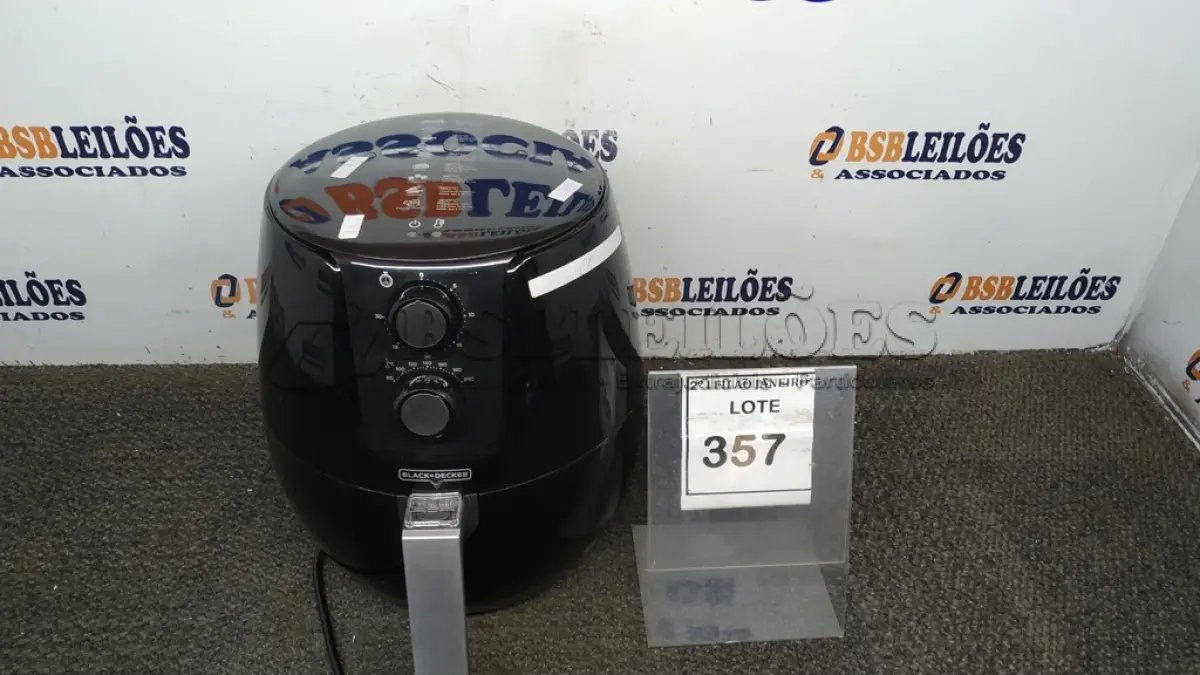 LOTE 357 - 01 AIR FRYER MARCA BLACK DECKER. (NO ESTADO) ATENÇÃO! FAZER A VISITAÇÃO ANTES DE ARREMATAR, NÃO SABEMOS SE FUNCIONA. LEILÃO NÃO TEM GARANTIA E NEM DEVOLUÇÃO, SUJEITO A POSSÍVEIS AVARIAS VISÍVEIS/OCULTAS E/OU AUSÊNCIA DE COMPONENTES.