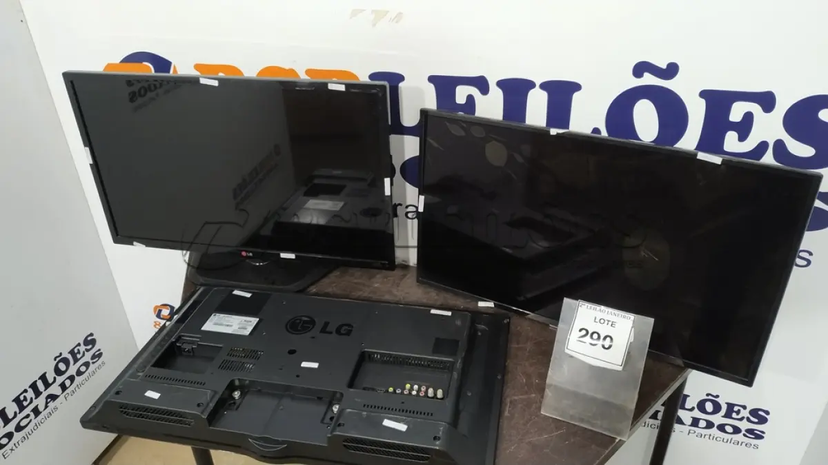 LOTE 290 - 02 TVS LCD 32’’ MARCA LG E 01 TV LCD 32’’ MARCA AOC. (NO ESTADO) ATENÇÃO! FAZER A VISITAÇÃO ANTES DE ARREMATAR, NÃO SABEMOS SE FUNCIONA. LEILÃO NÃO TEM GARANTIA E NEM DEVOLUÇÃO, SUJEITO A POSSÍVEIS AVARIAS VISÍVEIS/OCULTAS E/OU AUSÊNCIA DE COMPONENTES.