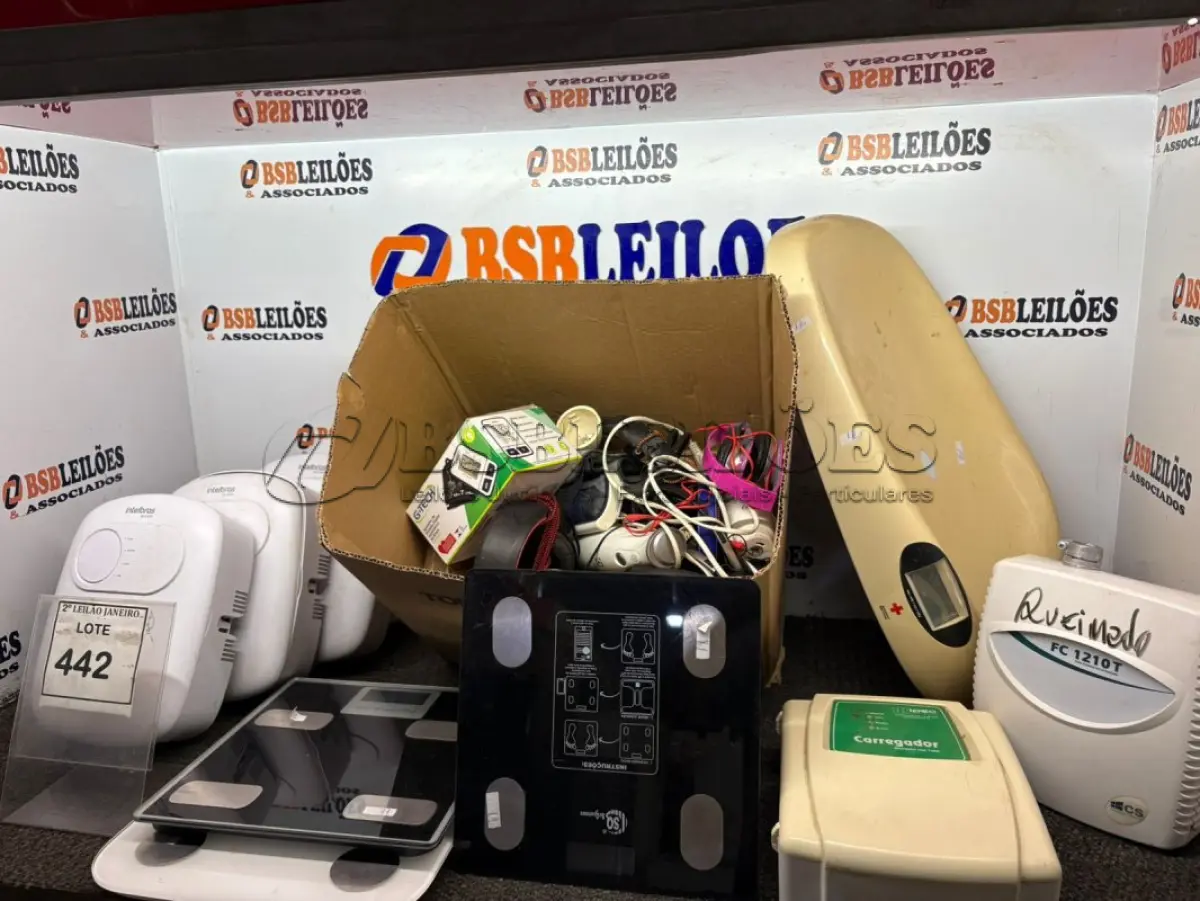 LOTE 442 - 01 LOTE COM  CENTRAIS ELÉTRICAS, BALANÇAS E HEADPHONES. (NO ESTADO) ATENÇÃO! FAZER A VISITAÇÃO ANTES DE ARREMATAR, NÃO SABEMOS SE FUNCIONA, LEILÃO NÃO TEM GARANTIA E NEM DEVOLUÇÃO, SUJEITO A POSSÍVEIS AVARIAS VISÍVEIS/OCULTAS E/OU AUSÊNCIA DE COMPONENTES.