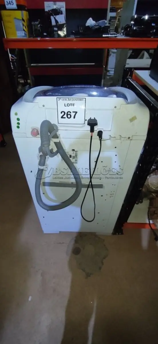 LOTE 267 - 01 MÁQUINA DE LAVAR 7KG 220V MARCA ELECTROLUX. (NO ESTADO) ATENÇÃO! FAZER A VISITAÇÃO ANTES DE ARREMATAR, NÃO SABEMOS SE FUNCIONA. LEILÃO NÃO TEM GARANTIA E NEM DEVOLUÇÃO, SUJEITO A POSSÍVEIS AVARIAS VISÍVEIS/OCULTAS E/OU AUSÊNCIA DE COMPONENTES.