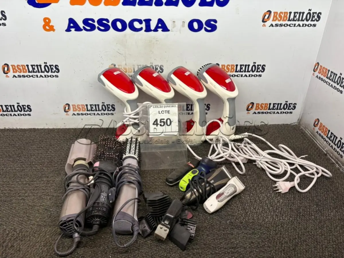 LOTE 450 - 04 VAPORIZADORES DE ROUPA PORTÁTEIS MARCA BLACK DECKER, 03 ESCOVAS DE CABELO MARCAS DIVERSAS, 03 MÁQUINAS DE CORTAR CABELO E 01 BARBEADOR ELÉTRICO. (NO ESTADO) ATENÇÃO! FAZER A VISITAÇÃO ANTES DE ARREMATAR, NÃO SABEMOS SE FUNCIONA, LEILÃO NÃO TEM GARANTIA E NEM DEVOLUÇÃO, SUJEITO A POSSÍVEIS AVARIAS VISÍVEIS/OCULTAS E/OU AUSÊNCIA DE COMPONENTES.
