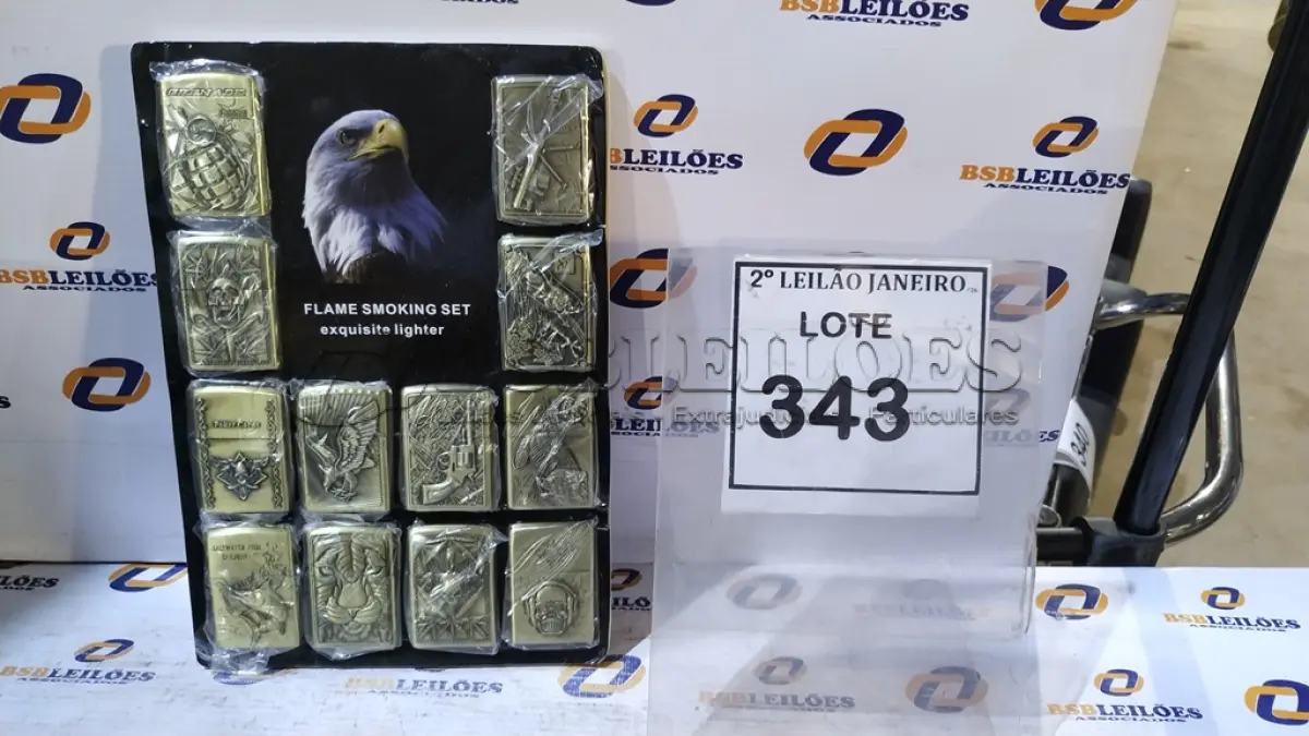 LOTE 343 - 01 KIT COM 12 ISQUEIROS TIPO ZIPPO PERSONALIZADOS ( PRODUTO NOVO). (NO ESTADO) ATENÇÃO! FAZER A VISITAÇÃO ANTES DE ARREMATAR, NÃO SABEMOS SE FUNCIONA. LEILÃO NÃO TEM GARANTIA E NEM DEVOLUÇÃO, SUJEITO A POSSÍVEIS AVARIAS VISÍVEIS/OCULTAS E/OU AUSÊNCIA DE COMPONENTES.