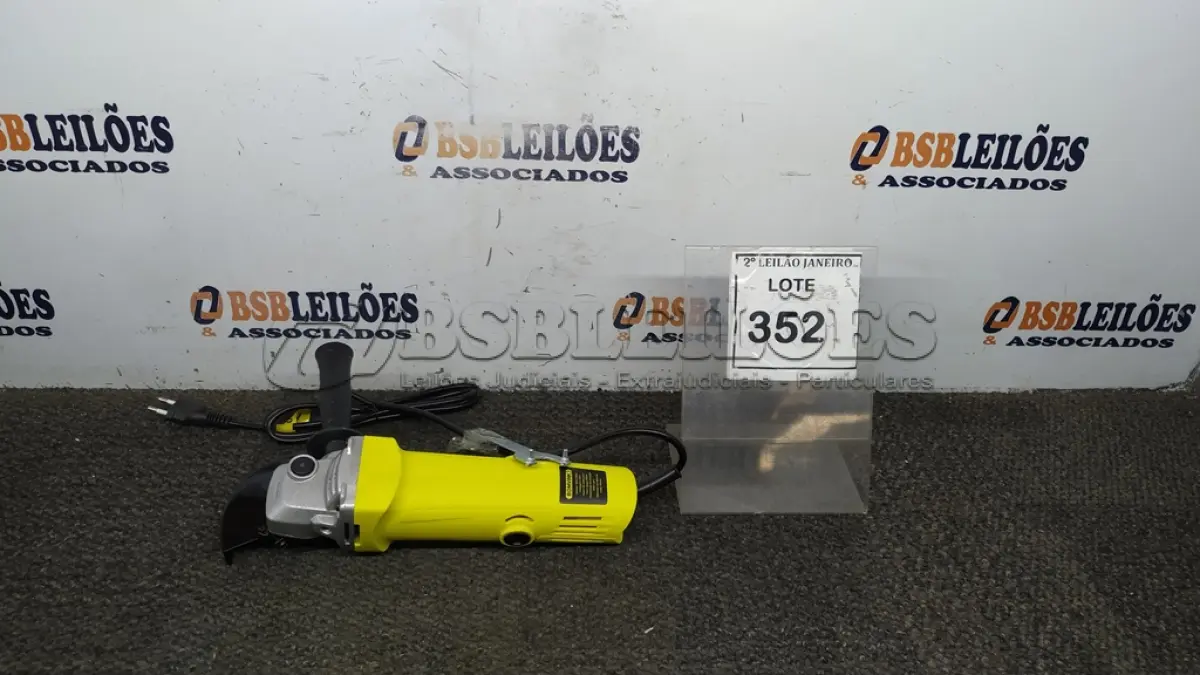 LOTE 352 - 01 ESMERILHADEIRA 220V 650W ( PRODUTO NOVO). (NO ESTADO) ATENÇÃO! FAZER A VISITAÇÃO ANTES DE ARREMATAR, NÃO SABEMOS SE FUNCIONA. LEILÃO NÃO TEM GARANTIA E NEM DEVOLUÇÃO, SUJEITO A POSSÍVEIS AVARIAS VISÍVEIS/OCULTAS E/OU AUSÊNCIA DE COMPONENTES.
