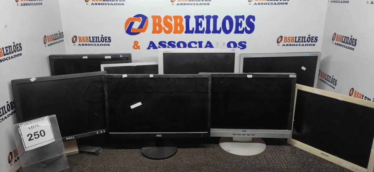LOTE 250 - 08 MONITORES DE MARCAS E MODELOS DIVERSOS. (NO ESTADO) ATENÇÃO! FAZER A VISITAÇÃO ANTES DE ARREMATAR, NÃO SABEMOS SE FUNCIONA, LEILÃO NÃO TEM GARANTIA E NEM DEVOLUÇÃO, SUJEITO A POSSÍVEIS AVARIAS VISÍVEIS/OCULTAS E/OU AUSÊNCIA DE COMPONENTES.