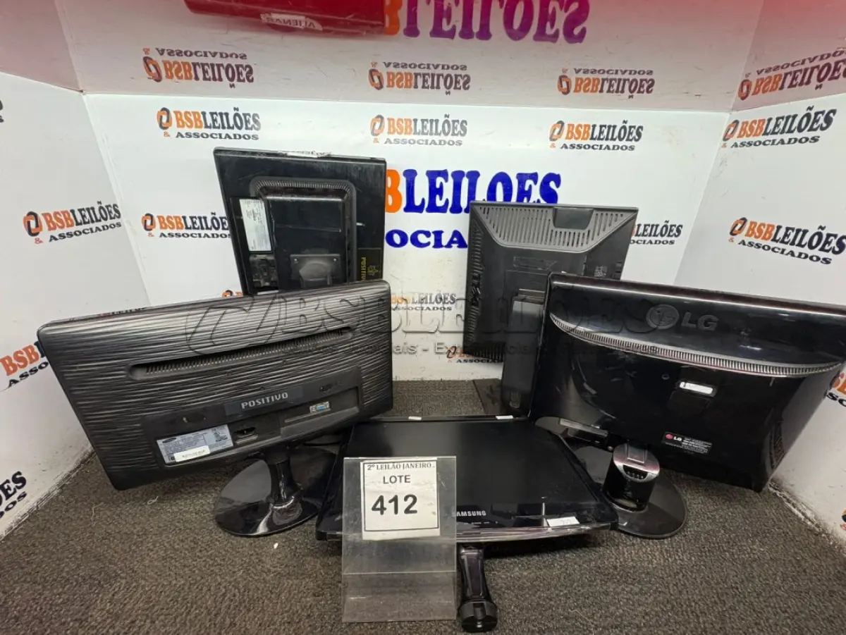 LOTE 412 - 05 MONITORES DE MARCAS E MODELOS DIVERSOS. (NO ESTADO) ATENÇÃO! FAZER A VISITAÇÃO ANTES DE ARREMATAR, NÃO SABEMOS SE FUNCIONA. LEILÃO NÃO TEM GARANTIA E NEM DEVOLUÇÃO, SUJEITO A POSSÍVEIS AVARIAS VISÍVEIS/OCULTAS E/OU AUSÊNCIA DE COMPONENTES.