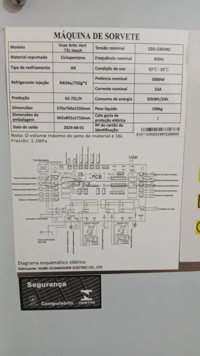 LOTE 479 - 01 MÁQUINA DE SORVETE EXPRESSO SOFT VUZE ARTIC VERTICAL COM RODAS GIRATÓRIAS, DESEMPENHO DE 62L A 72 LITROS POR HORA, ATÉ 720 CASQUINHAS POR HORA.(NOVA) (NO ESTADO)