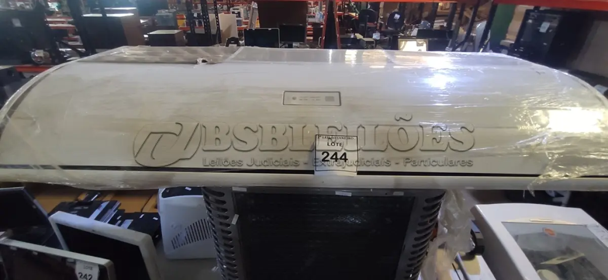 LOTE 244 - 01 EVAPORADORA DE 36.000BTU/H MARCA PHILCO E 01 CONDENSADORA DE 59.000 BTU/H MARCA PHILCO. (NO ESTADO) ATENÇÃO! FAZER A VISITAÇÃO ANTES DE ARREMATAR, NÃO SABEMOS SE FUNCIONA. LEILÃO NÃO TEM GARANTIA E NEM DEVOLUÇÃO, SUJEITO A POSSÍVEIS AVARIAS VISÍVEIS/OCULTAS E/OU AUSÊNCIA DE COMPONENTES.